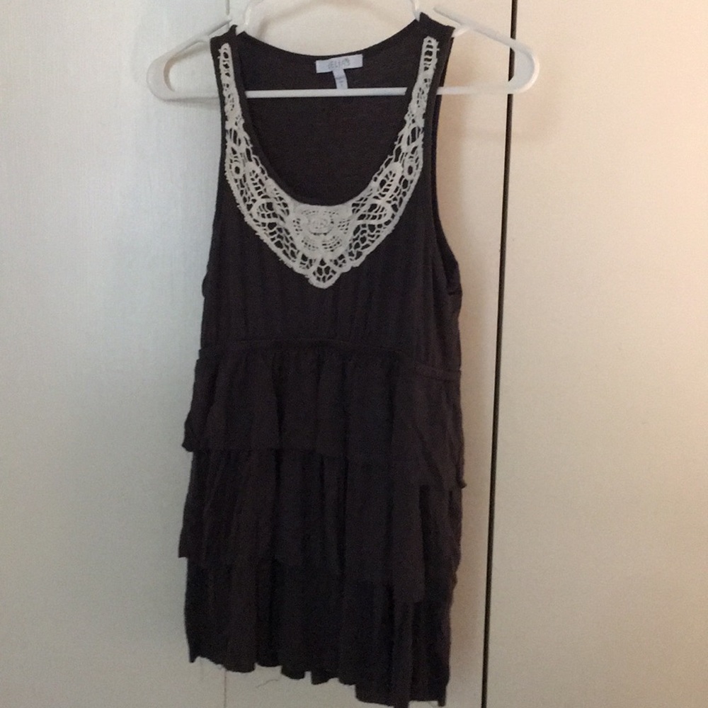 Sleeveless ruffle top